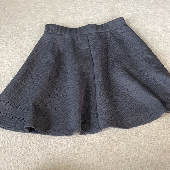 Cute grey patterned mini skirt. Size S - Picture 3 of 3